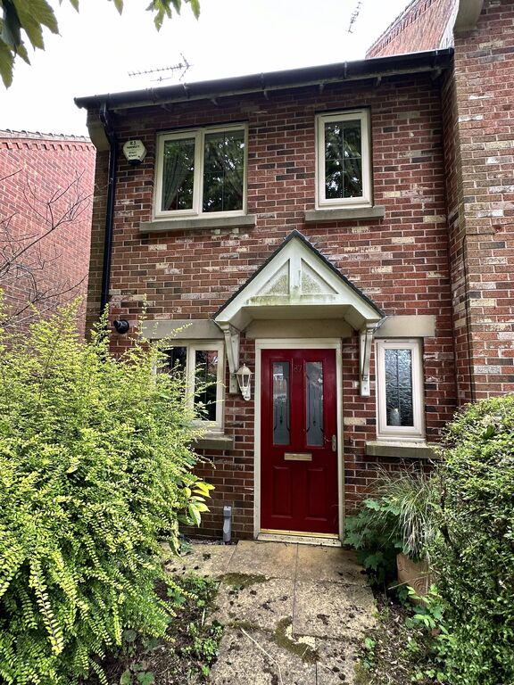 Property in Mansfield Road, Clipstone Village, Nottinghamshire