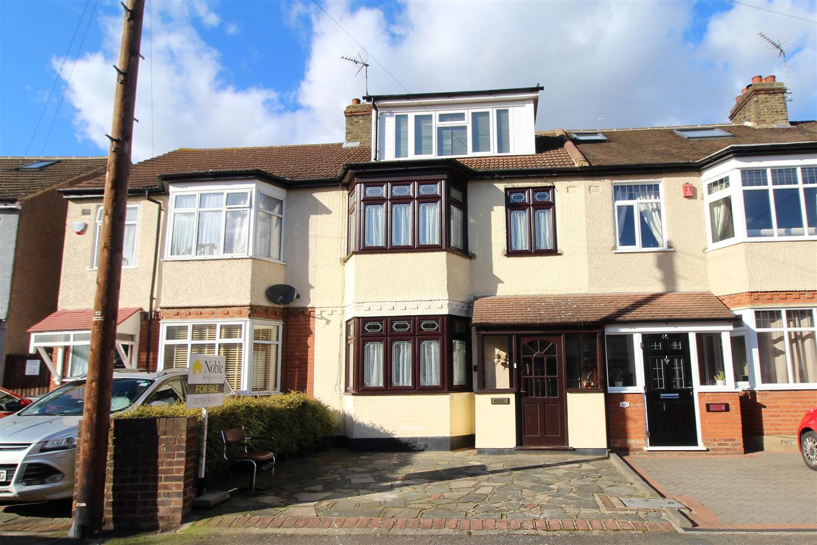 Property in Strathmore Gardens, Hornchurch, Essex, RM12 4BG