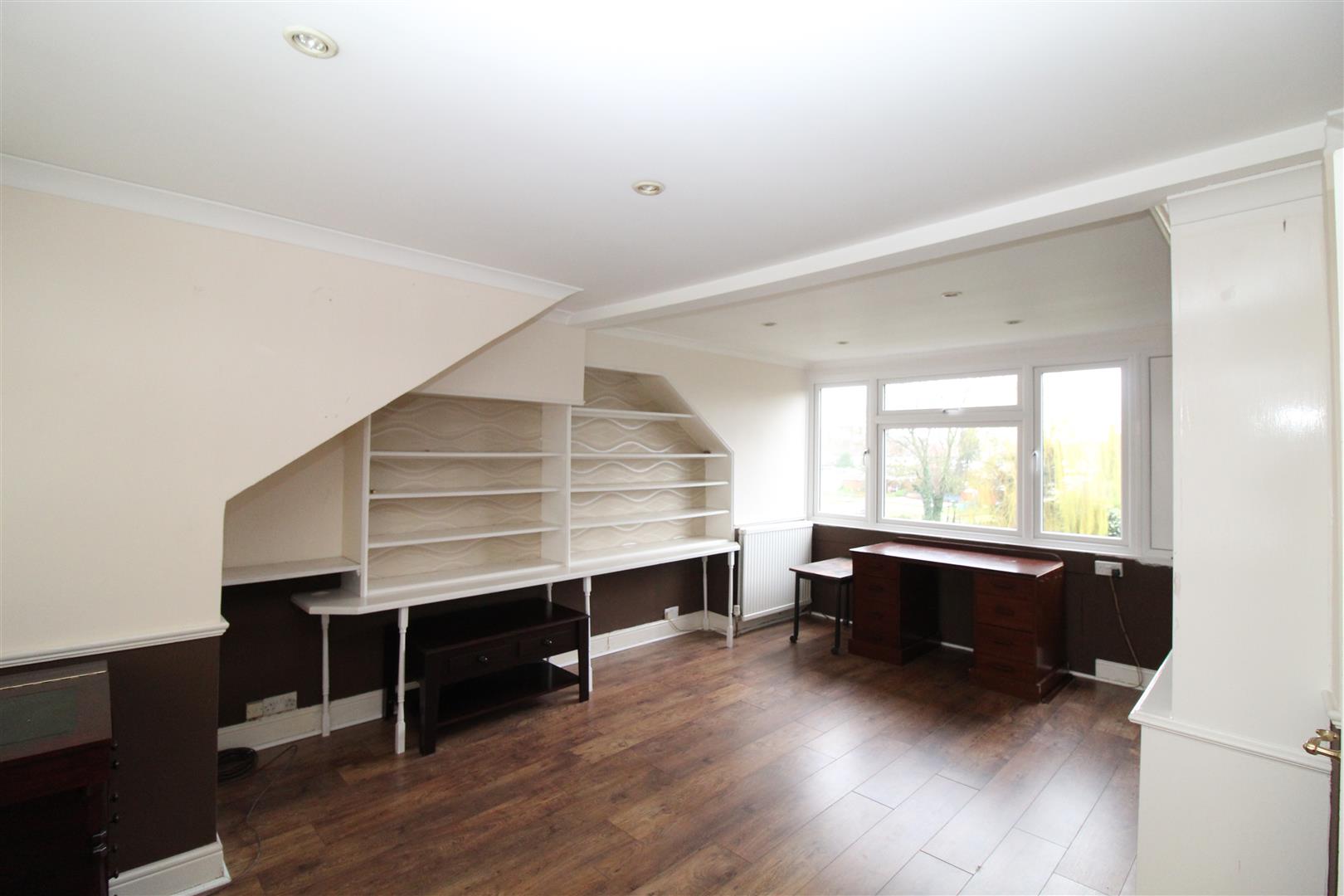 Property in Strathmore Gardens, Hornchurch, Essex, RM12 4BG