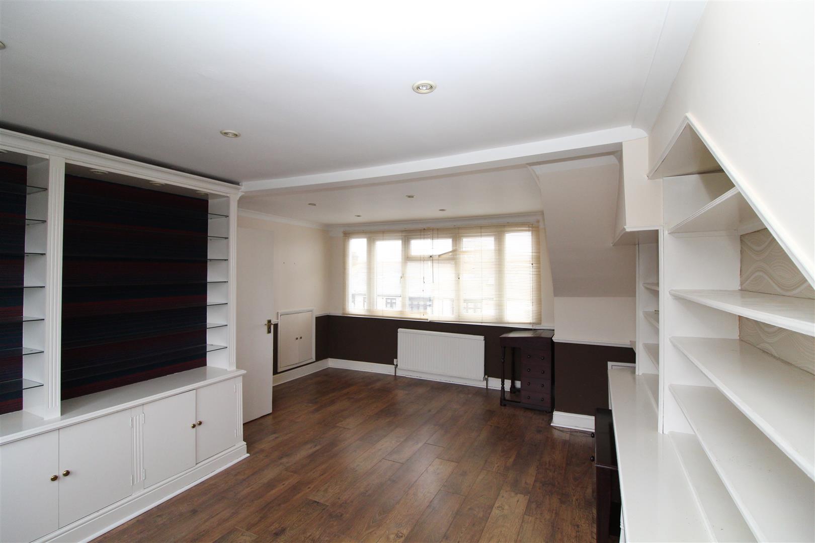 Property in Strathmore Gardens, Hornchurch, Essex, RM12 4BG