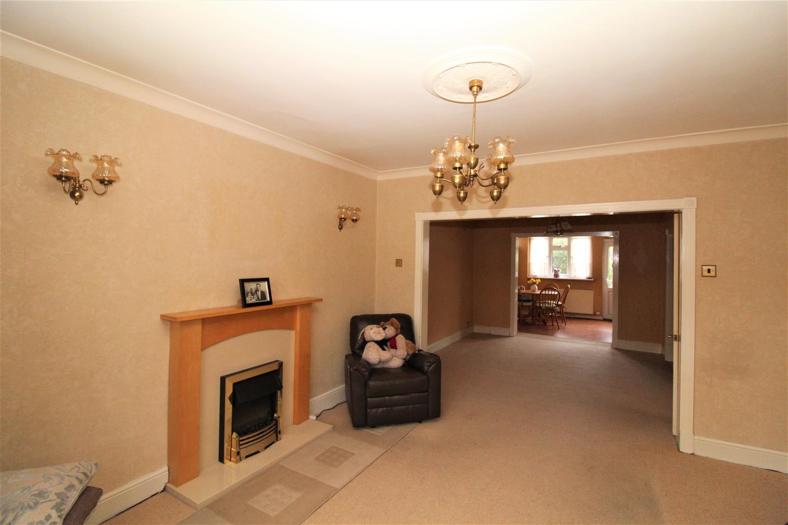 Property in Strathmore Gardens, Hornchurch, Essex, RM12 4BG