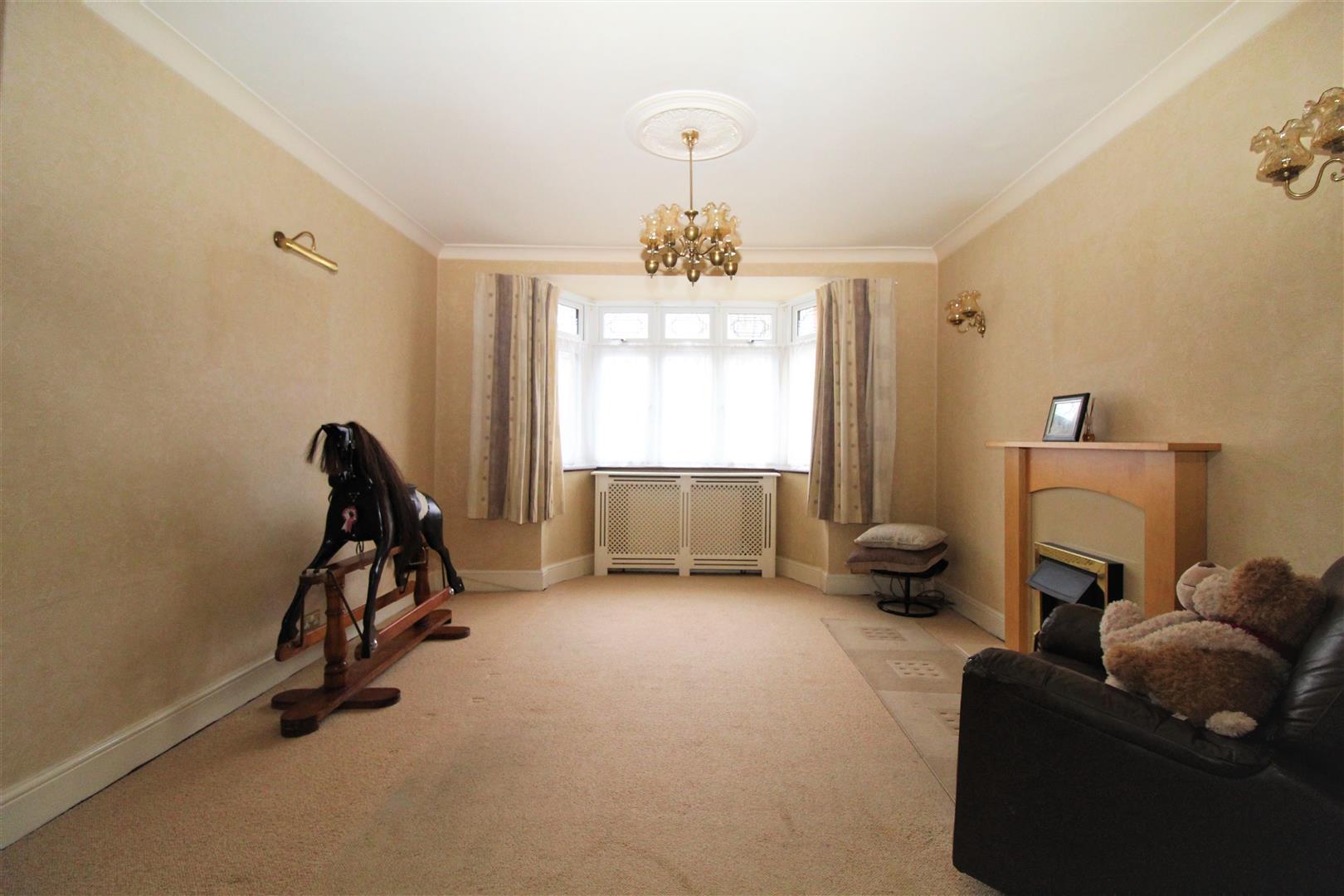 Property in Strathmore Gardens, Hornchurch, Essex, RM12 4BG