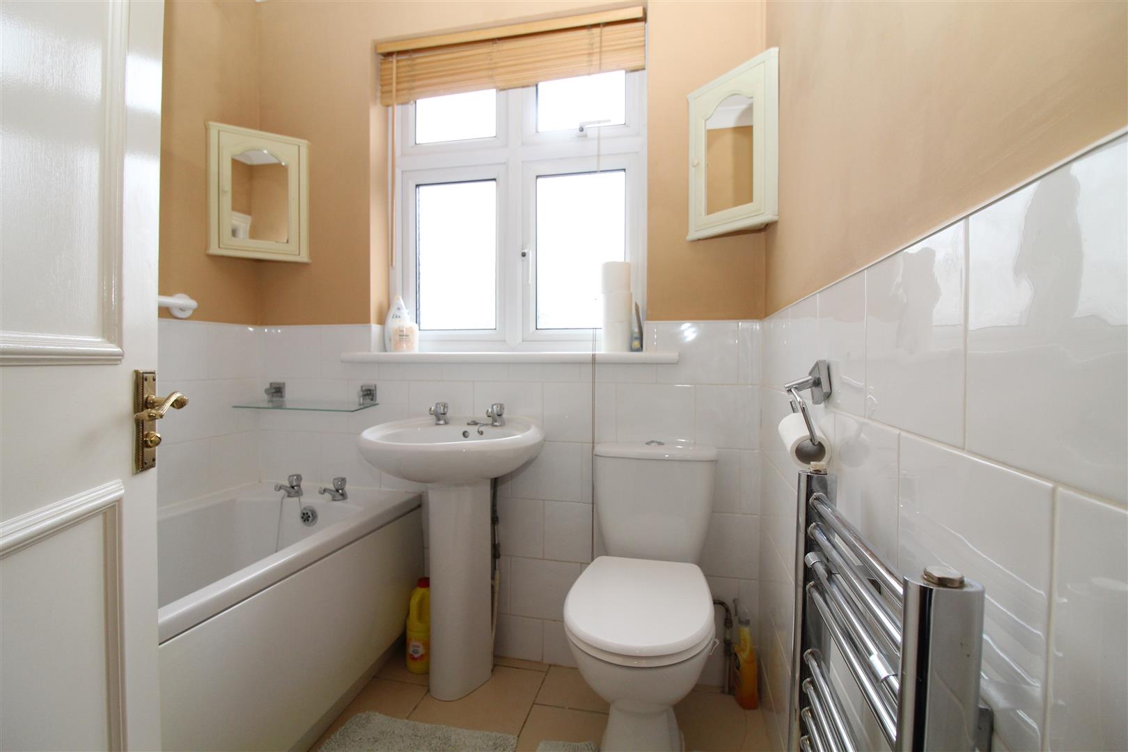 Property in Strathmore Gardens, Hornchurch, Essex, RM12 4BG