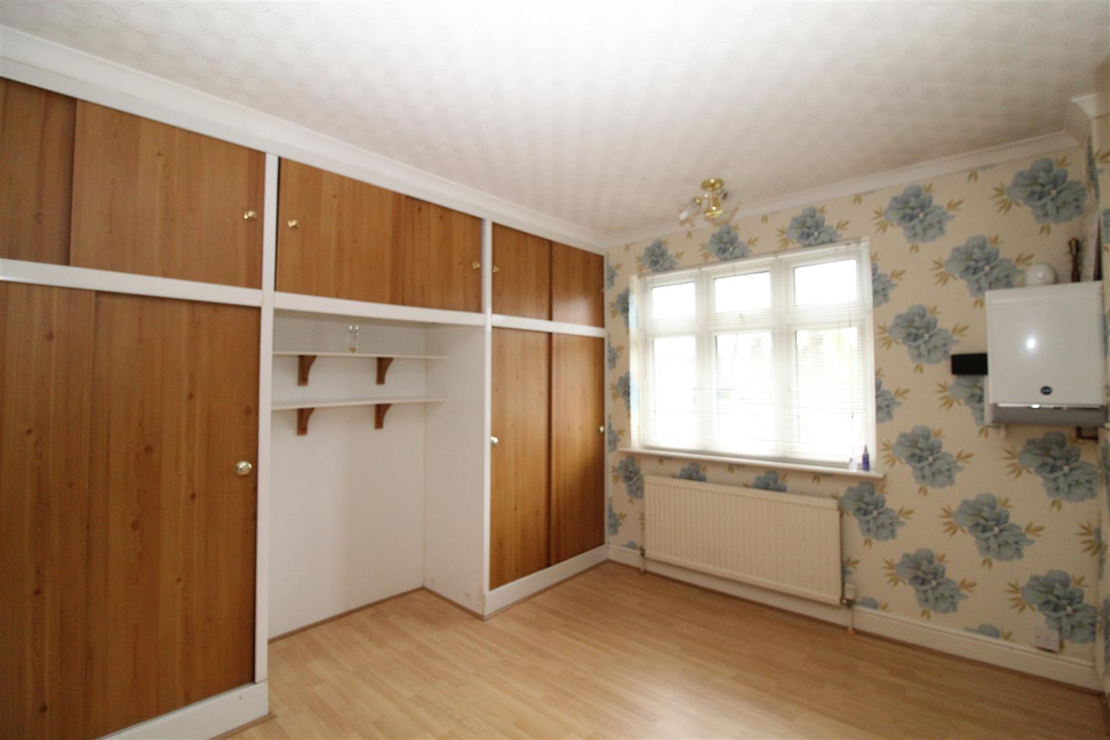 Property in Strathmore Gardens, Hornchurch, Essex, RM12 4BG