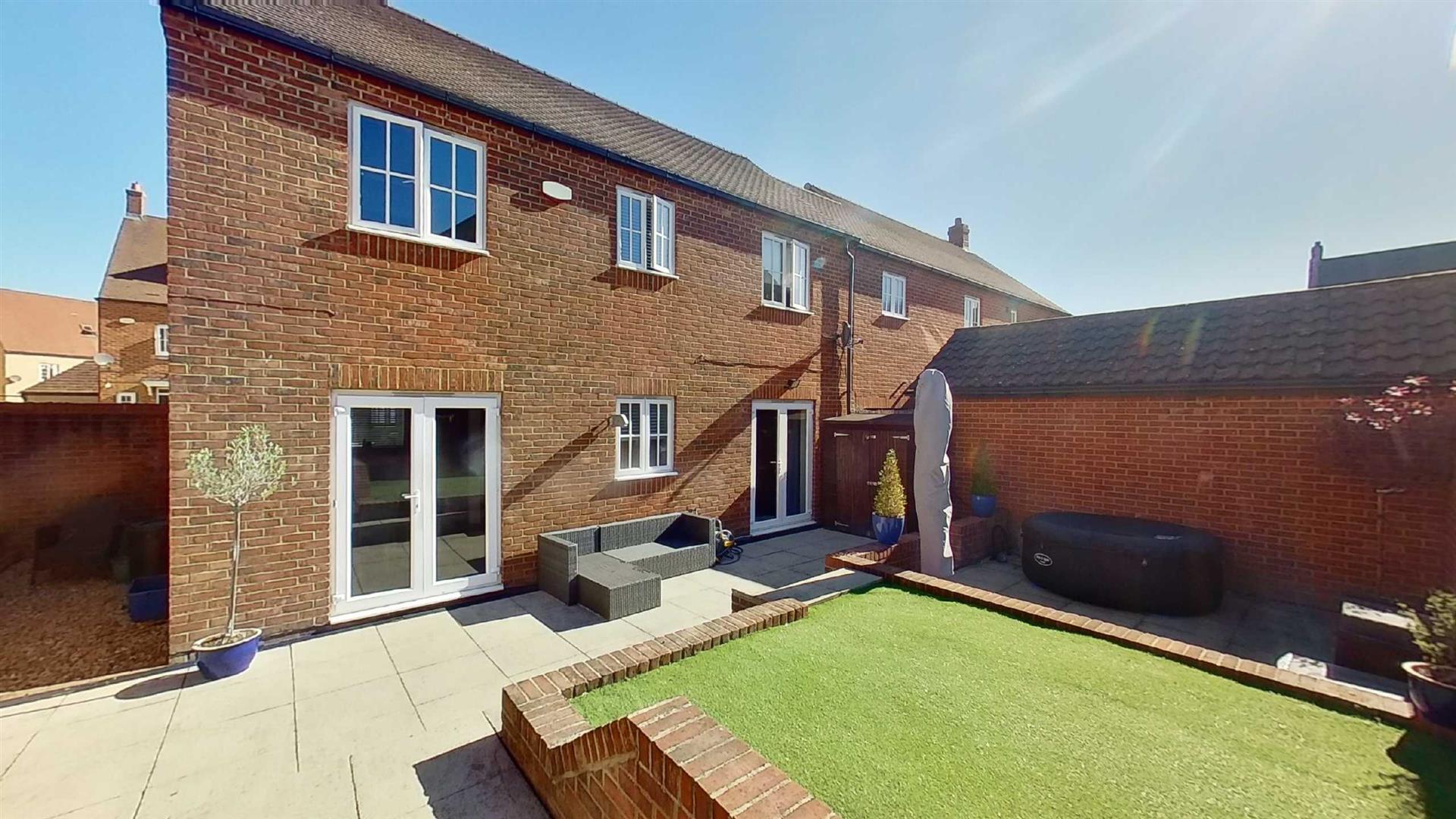 Property in Ripley Close, Kingsmead, Milton Keynes, Bucks, MK4 4HJ