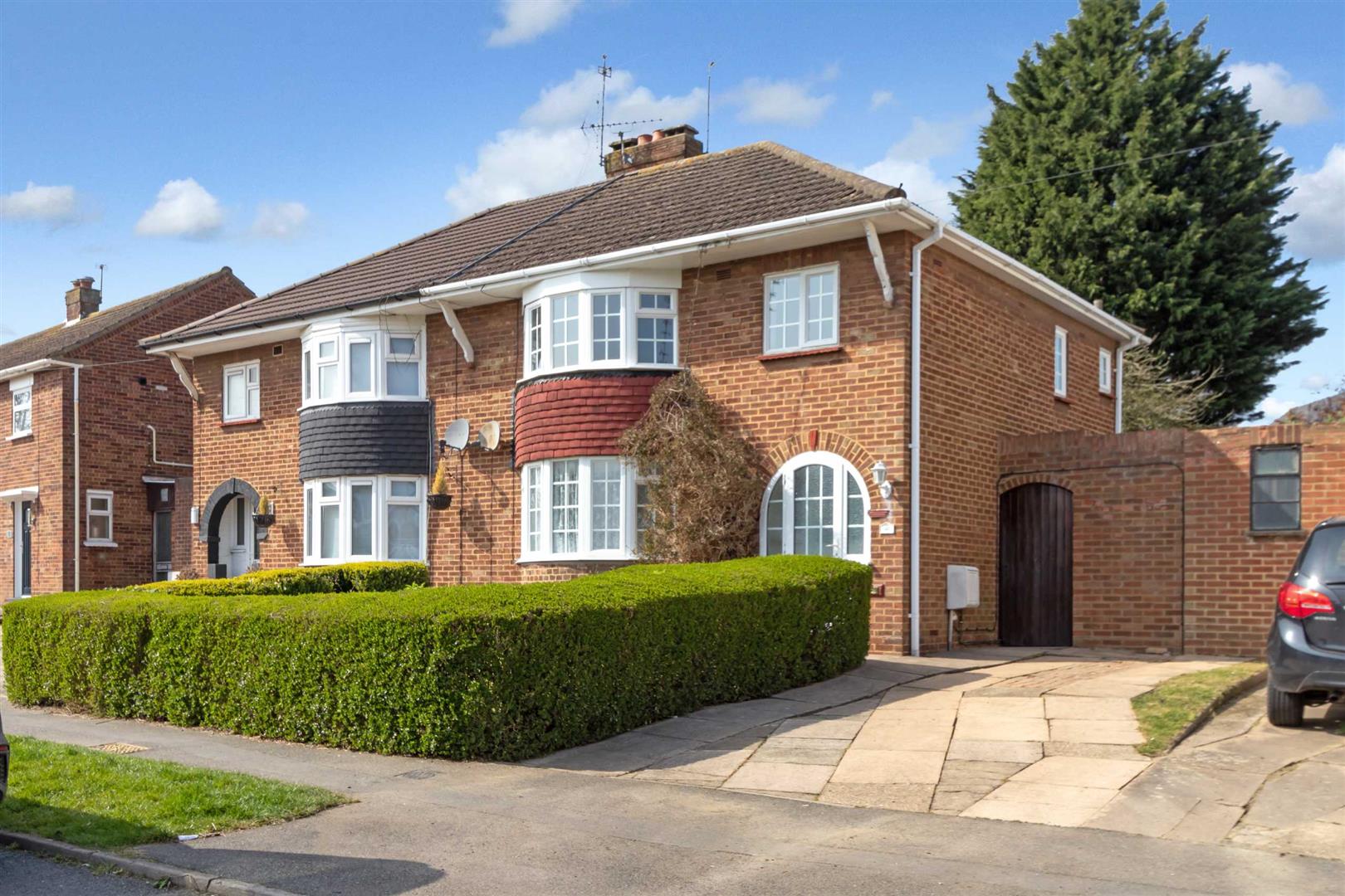Property in St Johns Road, Bletchley, Milton Keynes, MK3 5EA