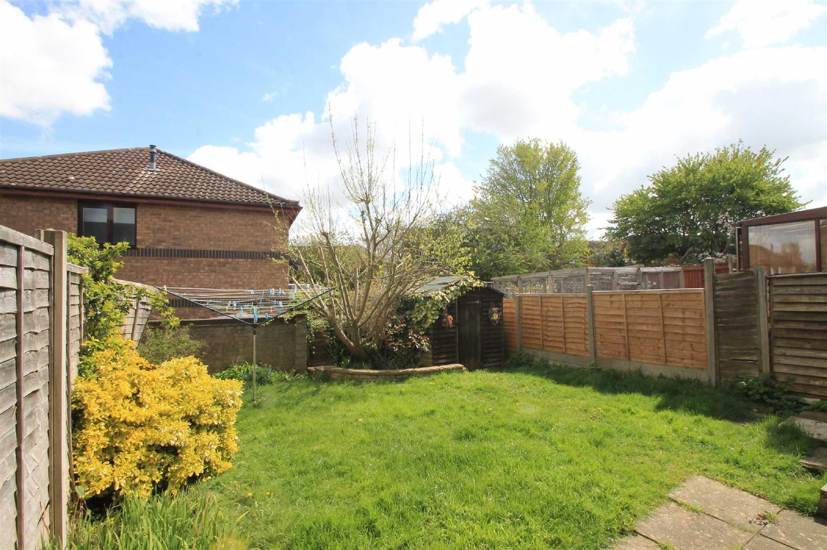 Property in Fortescue Drive, Shenley Church End, Milton Keynes, MK5 6AU
