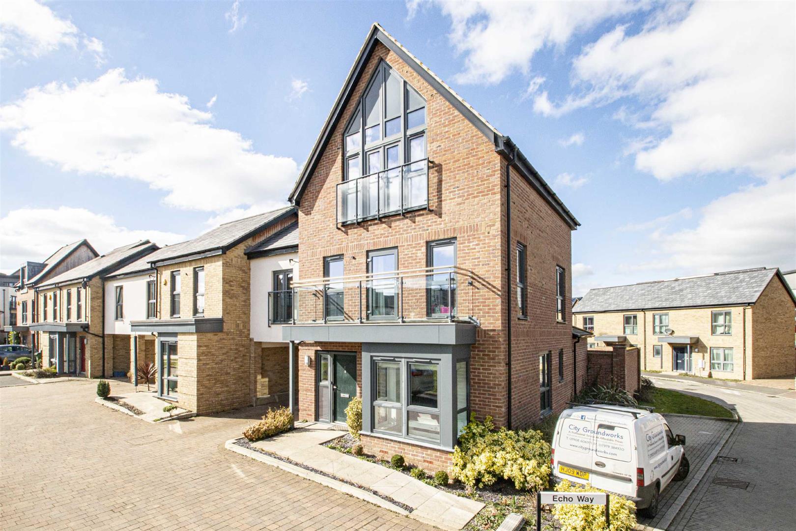 Property in Echo Way, Oakgrove, Milton Keynes, Bucks, MK10 9TX