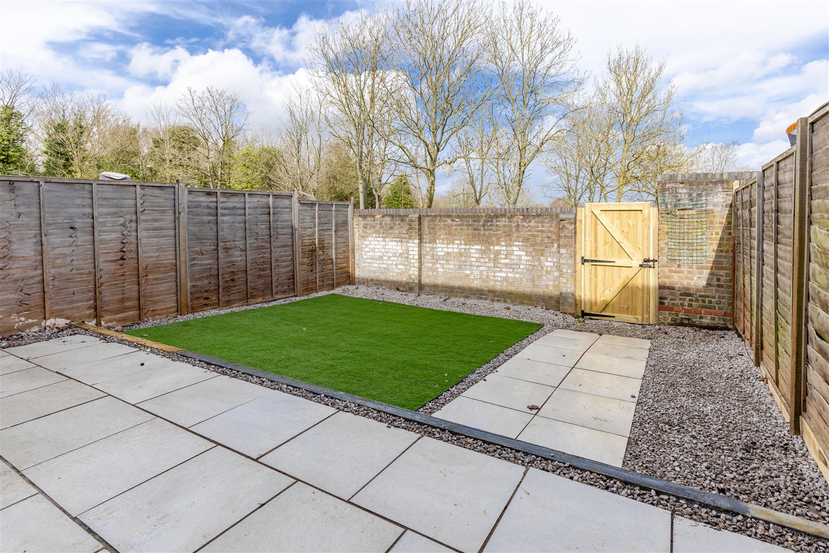 Property in Ferndale, Eaglestone, Milton Keynes, Buckinghamshire, MK6 5AE