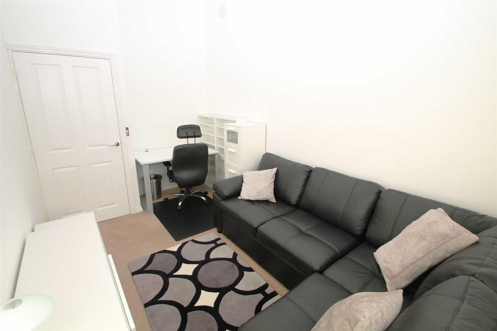 Property in Watson House, Turing Gate Bletchley, Milton Keynes, MK3 6EQ