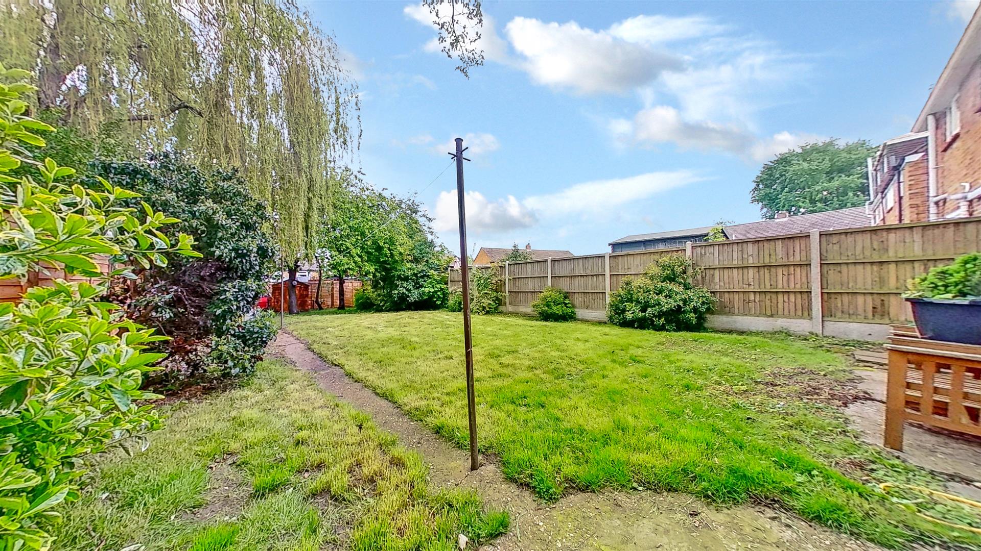 Property in Middlesex Drive, Bletchley, Milton Keynes, MK3 7JE