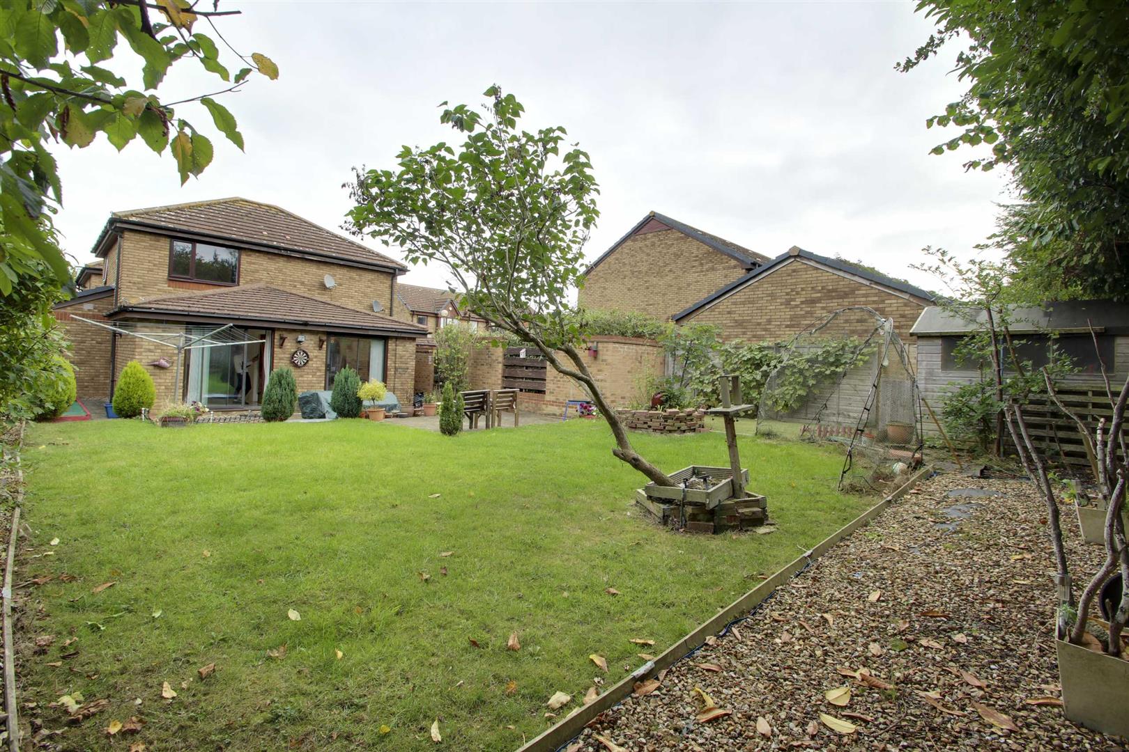 Property in Murrey Close, Shenley Lodge, Milton Keynes, Bucks, MK5 7EH