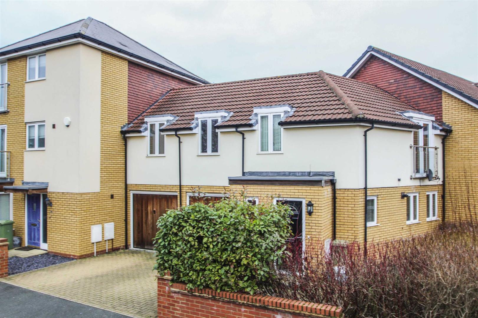 Property in Hunsbury Chase, Broughton, Milton Keynes, MK10 9NP