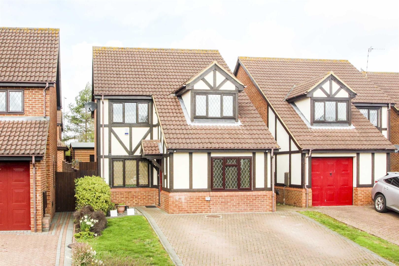 Property in Paxton Crescent, Shenley Lodge, Milton Keynes