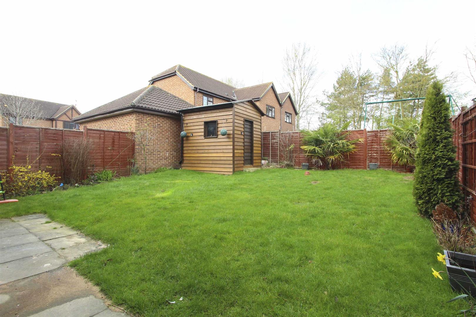Property in Paxton Crescent, Shenley Lodge, Milton Keynes