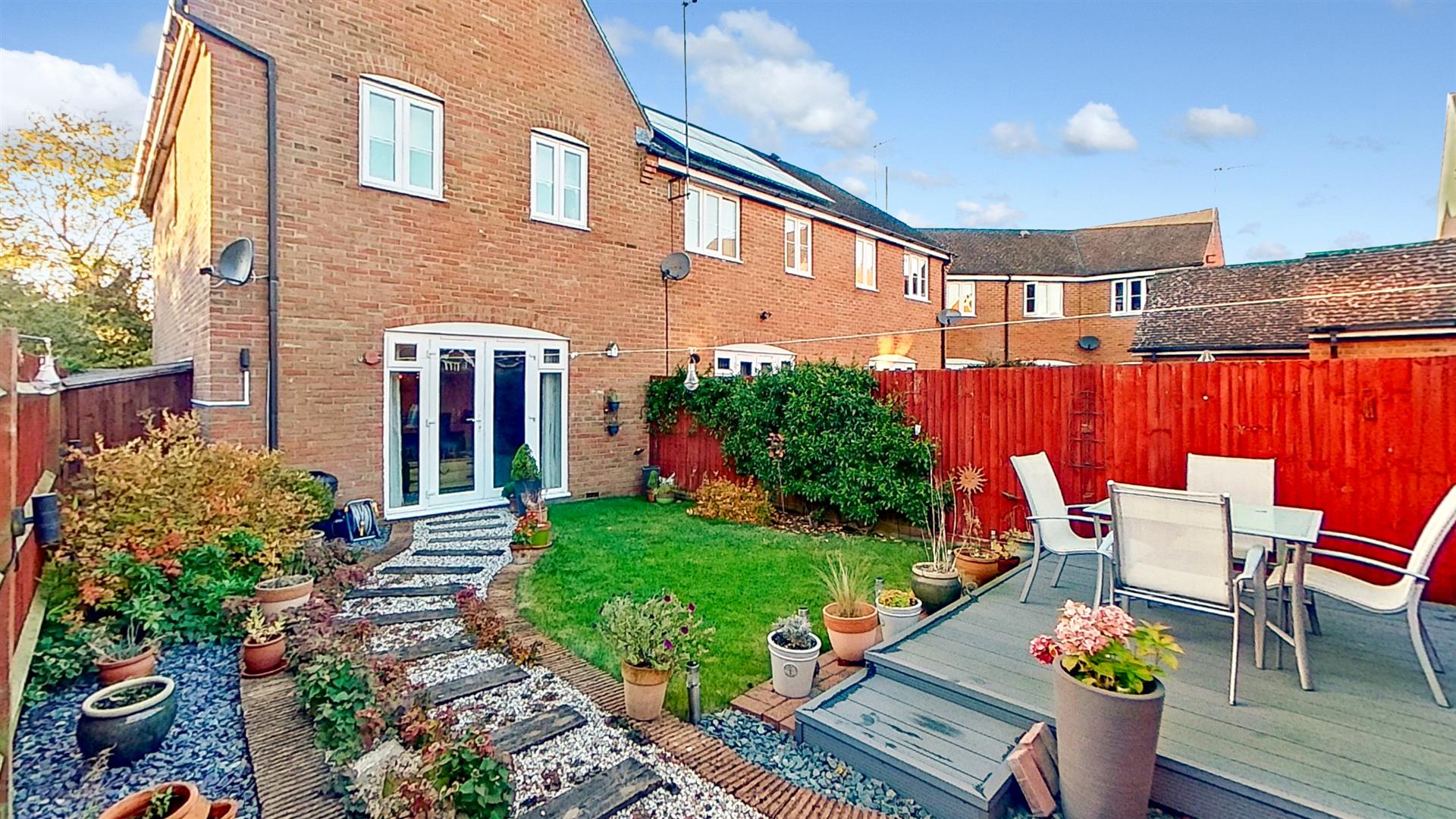 Property in Samuel Close, Newport Pagnell, MK16 0DA