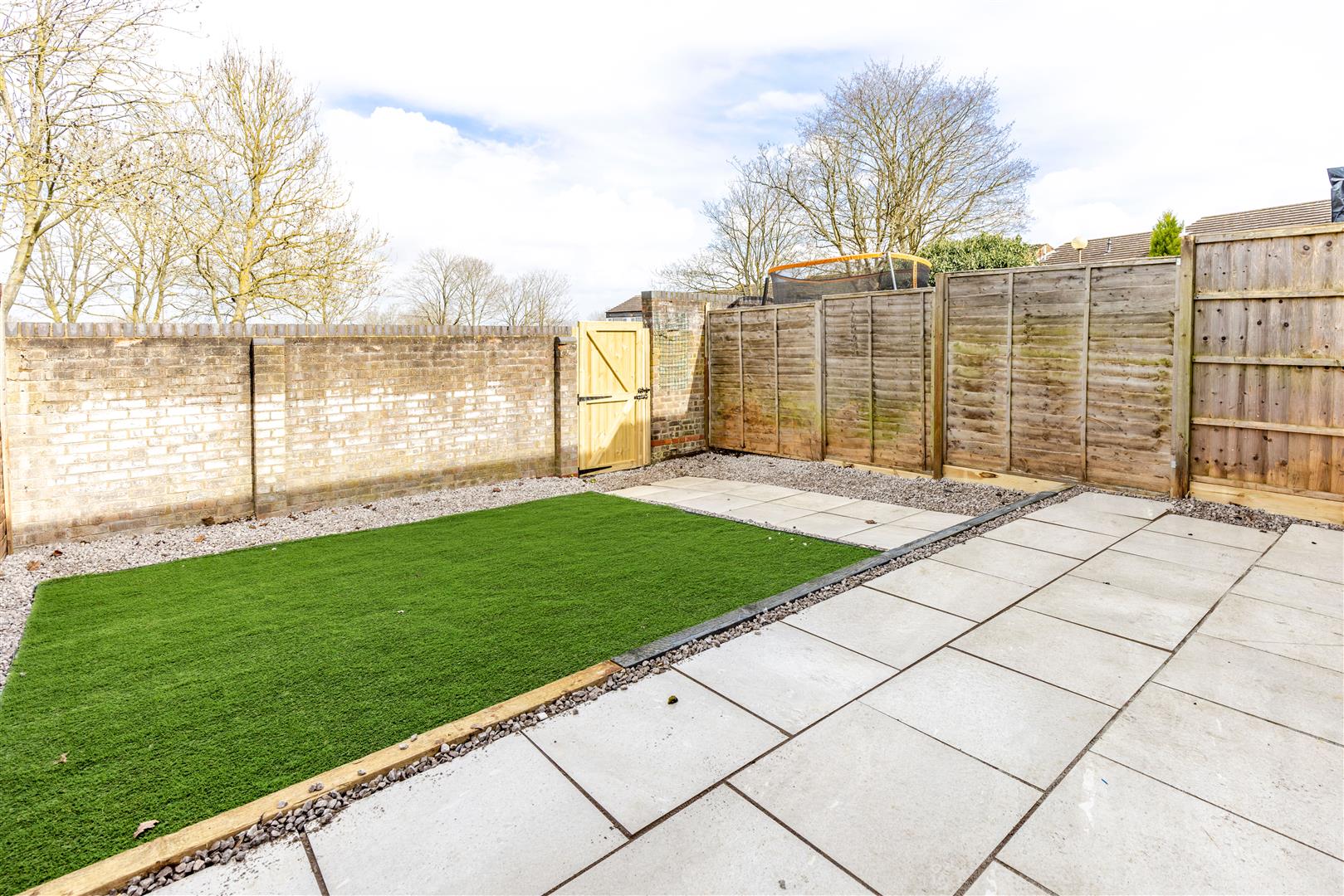 Property in Ferndale, Eaglestone, Milton Keynes, Buckinghamshire, MK6 5AE