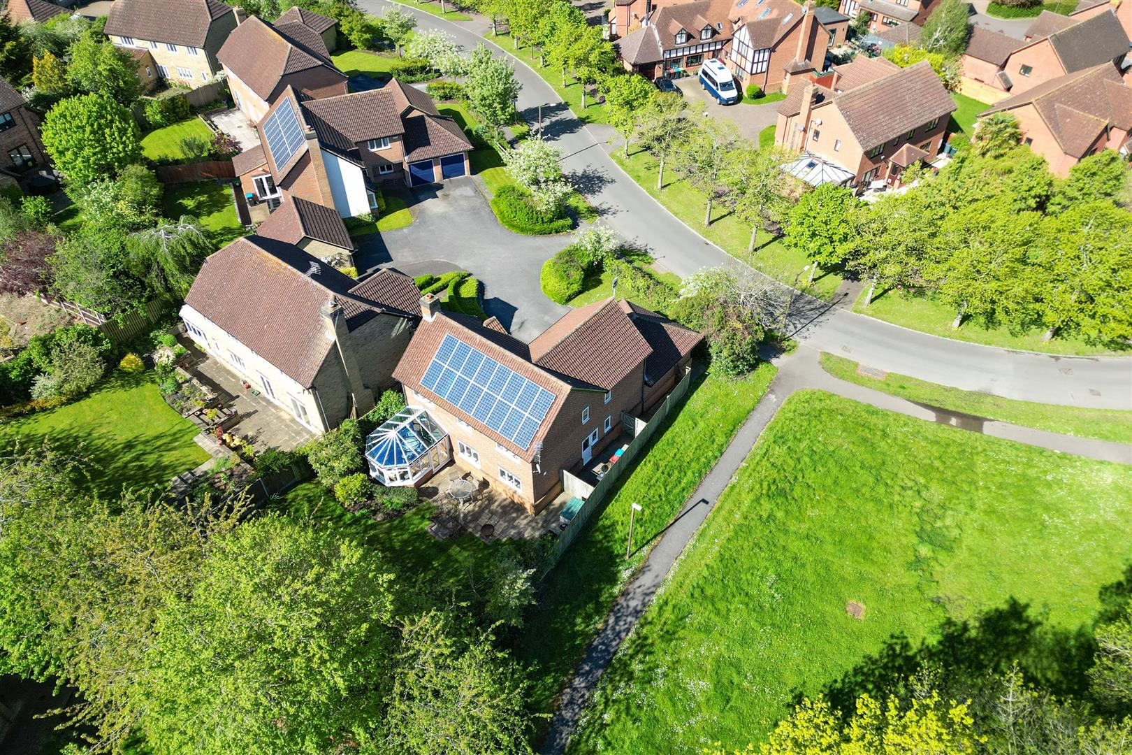 Property in Vache Lane, Shenley Church End, Milton Keynes, MK5 6HU