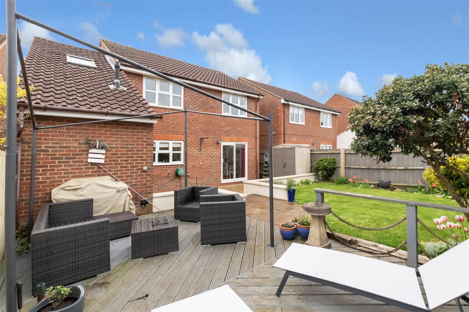 Property in Caldecotte Lane, Caldecotte, Milton Keynes, MK7 8AN