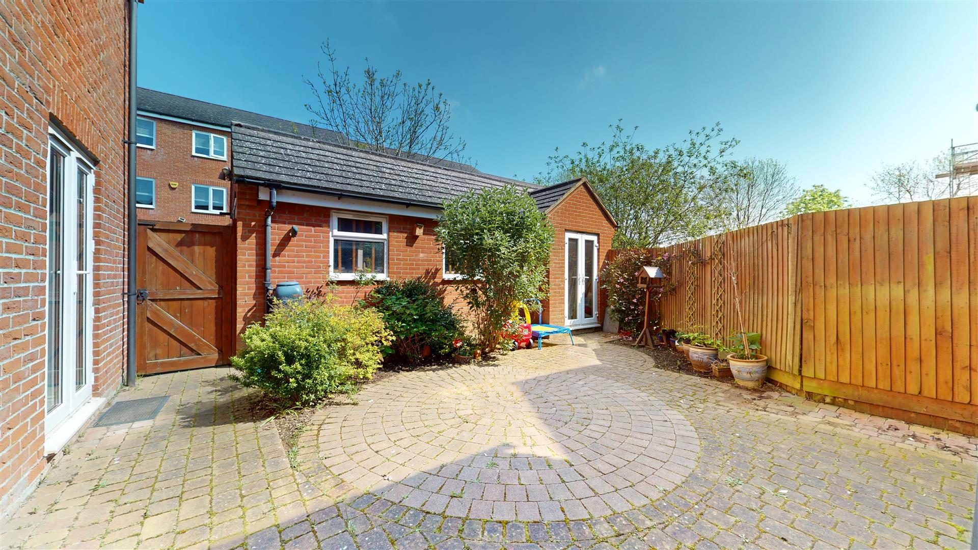 Property in Downing Close, Bletchley, Milton Keynes, MK3 6EP