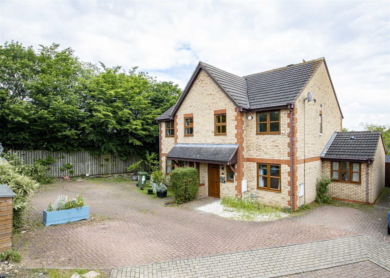 Property in Benacre Croft, Tattenhoe, Milton Keynes, Bucks, MK4 3FG