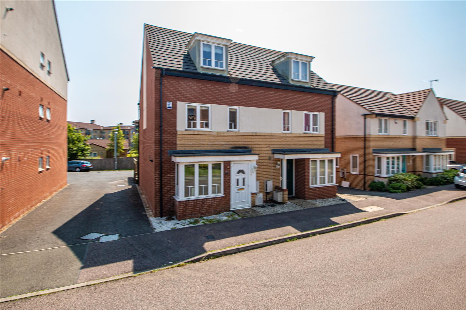 Sakura Walk, Willen Park, Milton Keynes, MK15