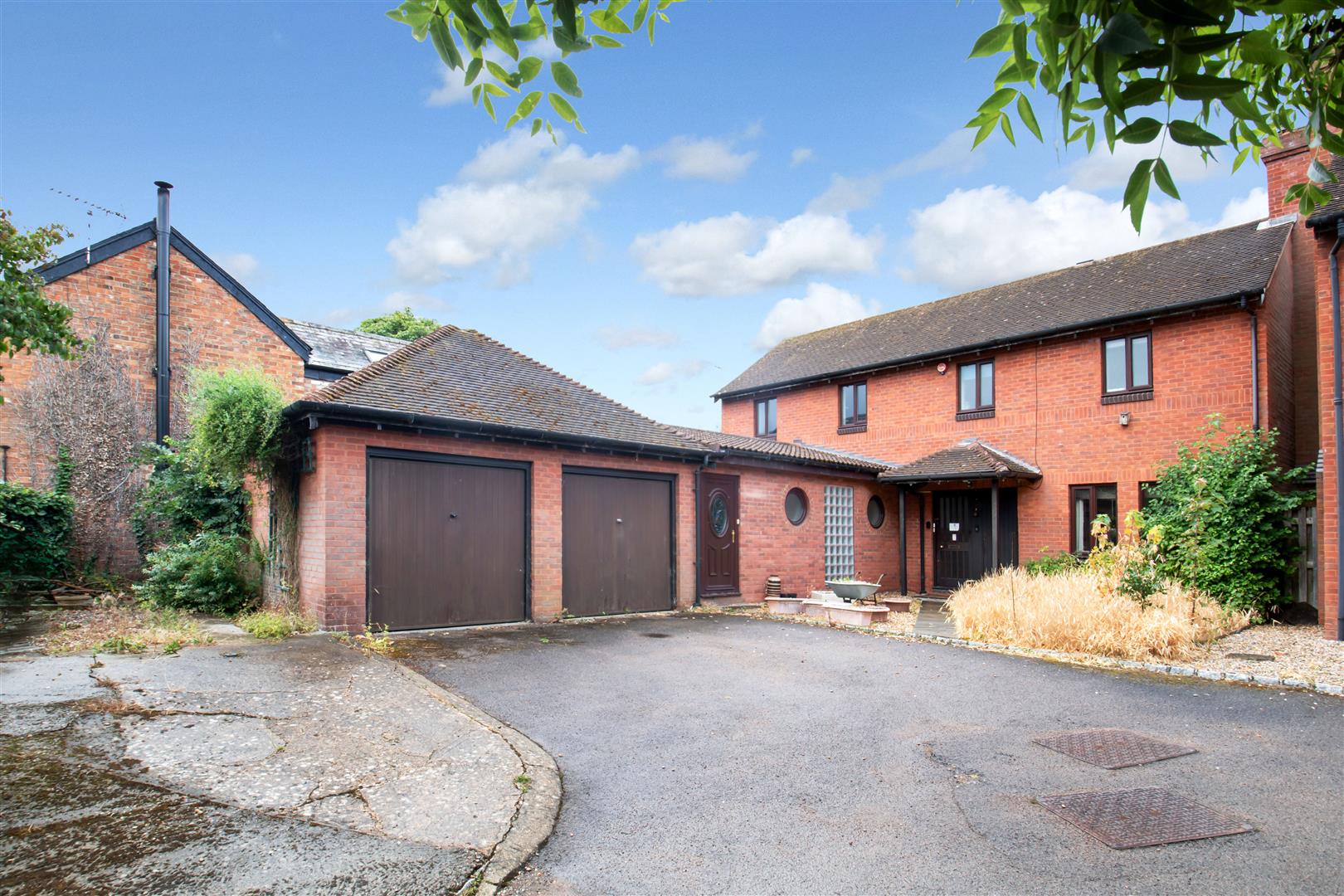 Newport Road, Woolstone, Milton Keynes, MK15