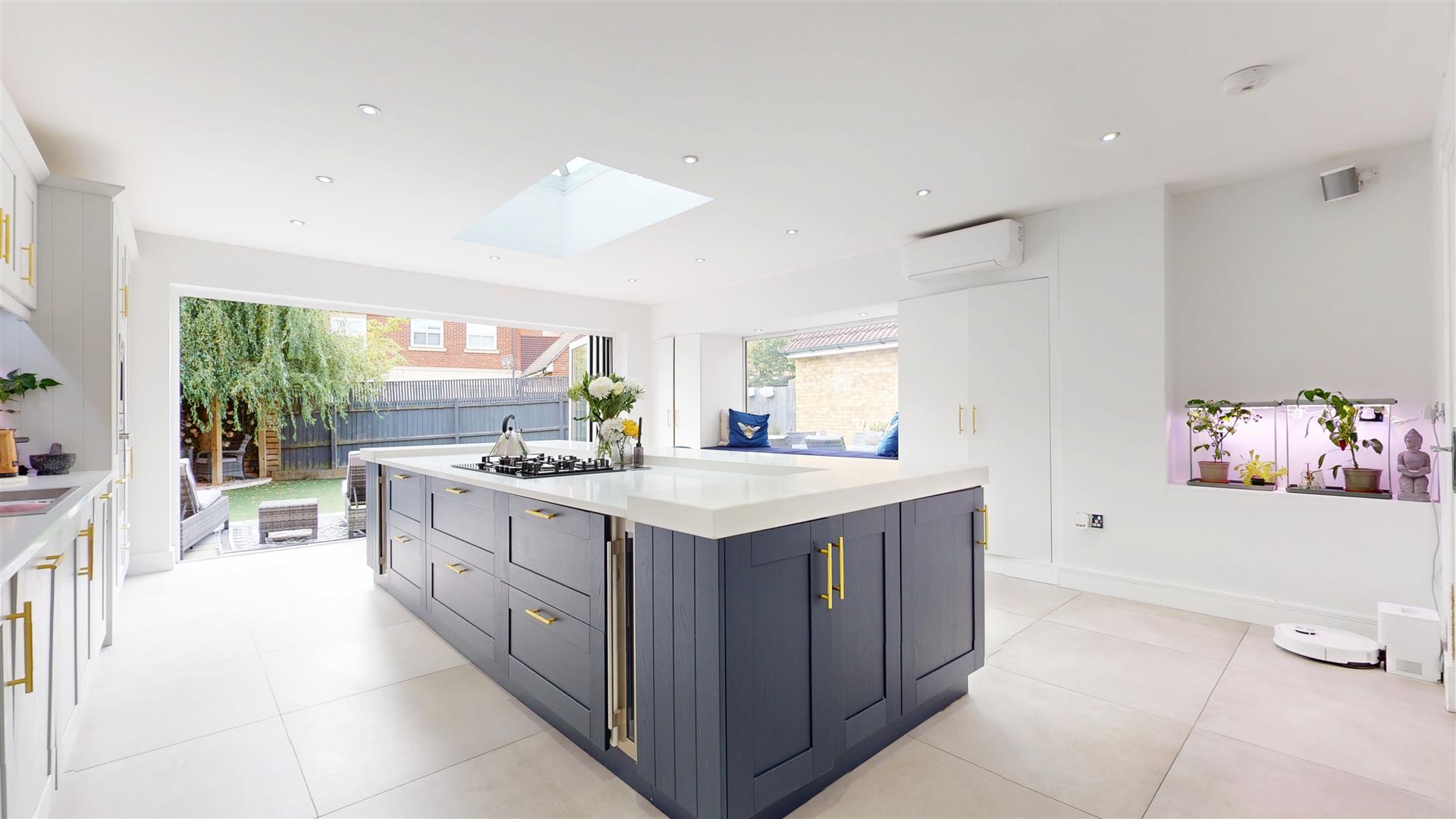 Hidcote Drive, Westcroft, Milton Keynes, MK4 - Image 3