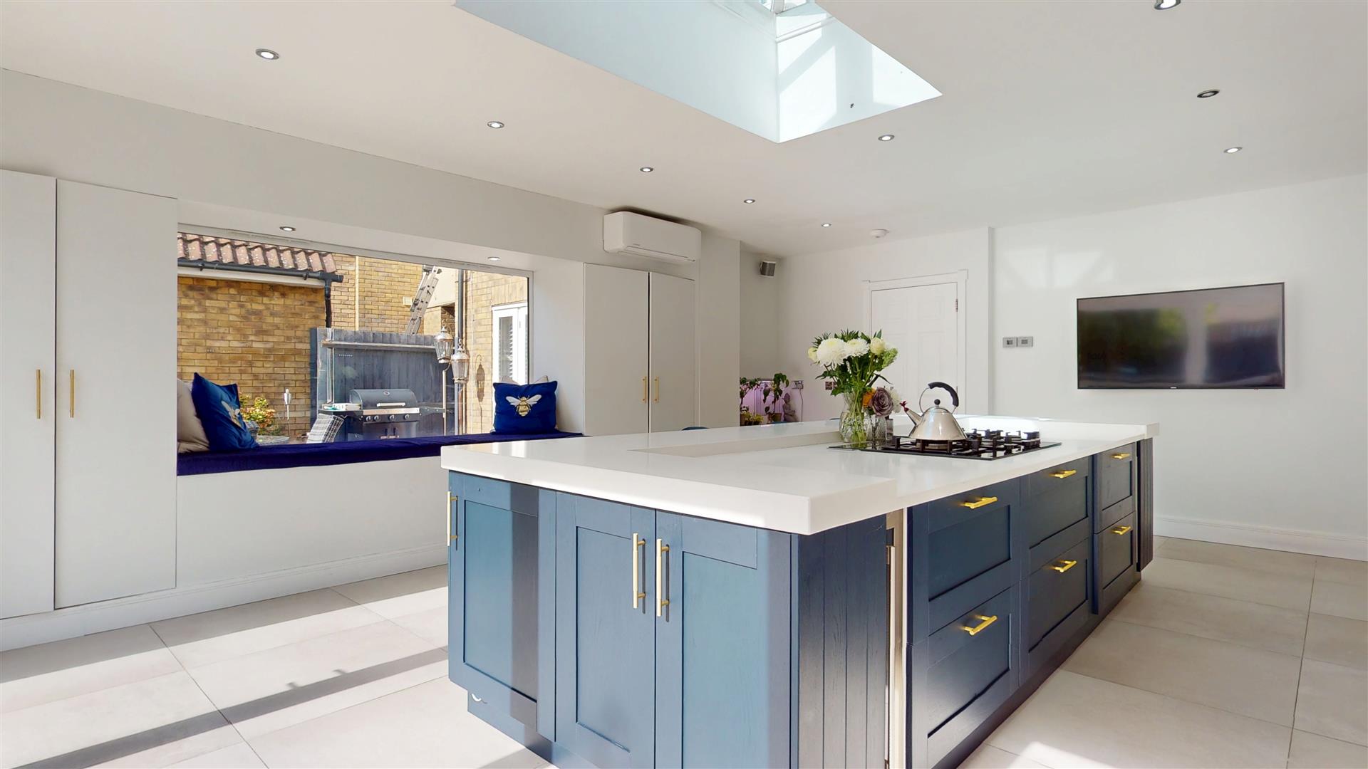 Hidcote Drive, Westcroft, Milton Keynes, MK4 - Image 4