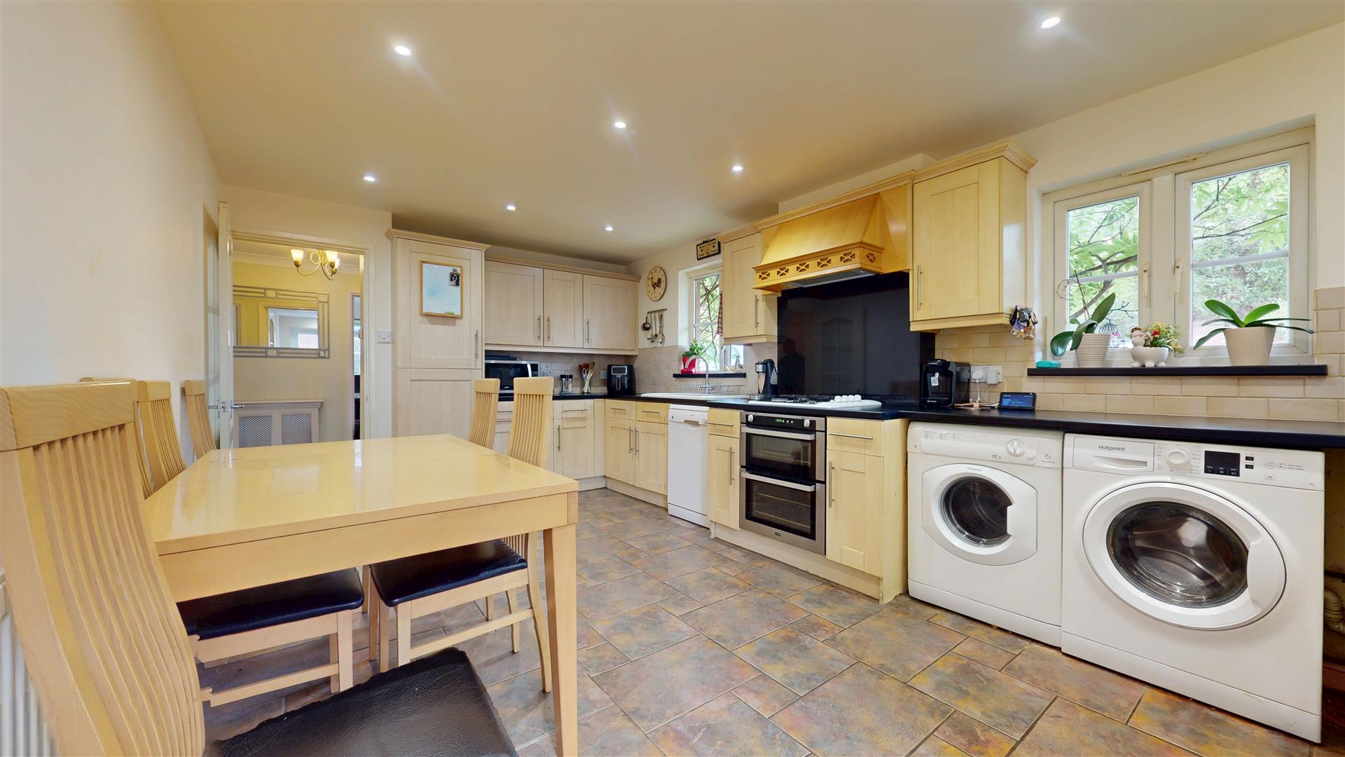 Bremen Grove, Shenley Brook End, Milton Keynes, MK5 - Image 4