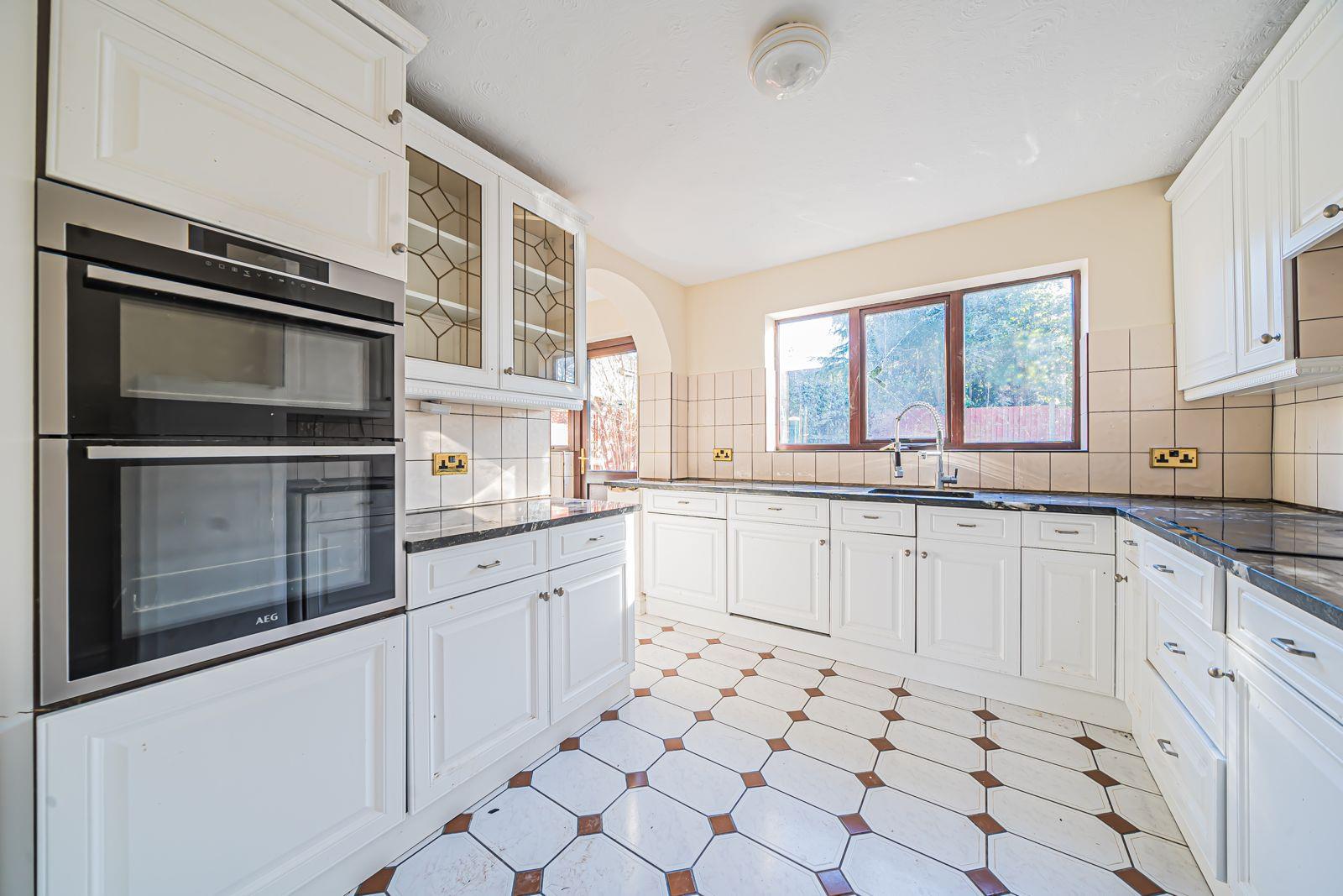 Booker Avenue, Bradwell Common, Milton Keynes, MK13 - Image 6