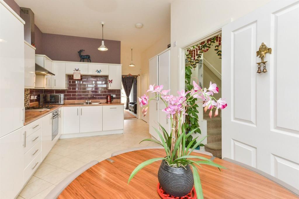 Carradine Crescent, Oxley Park, Milton Keynes, MK4