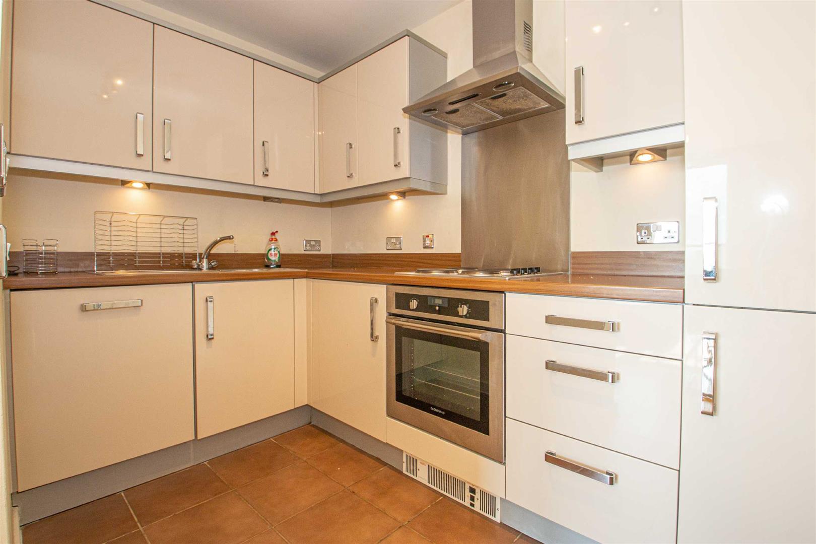 599 Witan Gate, Milton Keynes, MK9 - Image 4
