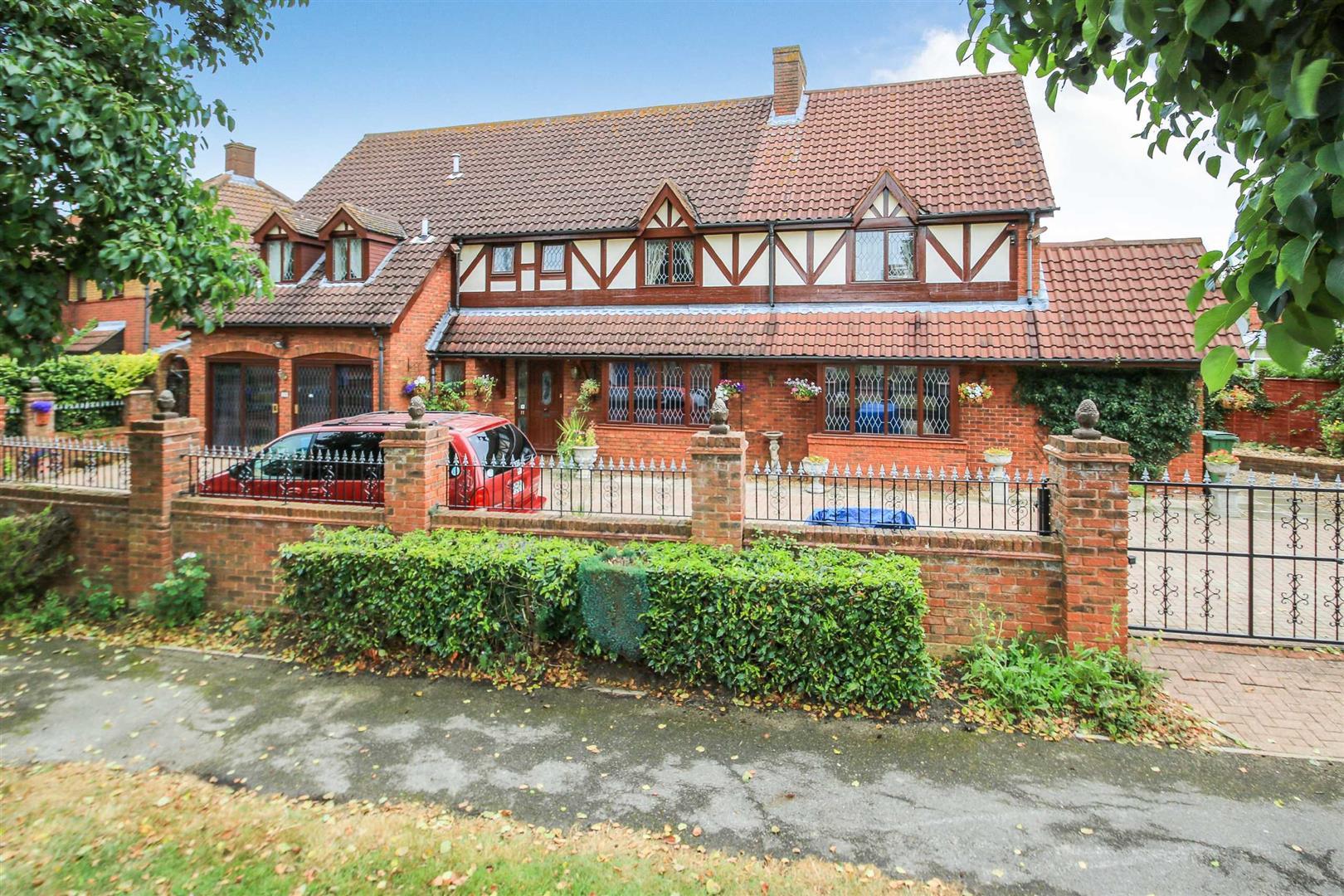 Willen Park Avenue., Willen Park, Milton Keynes, MK15