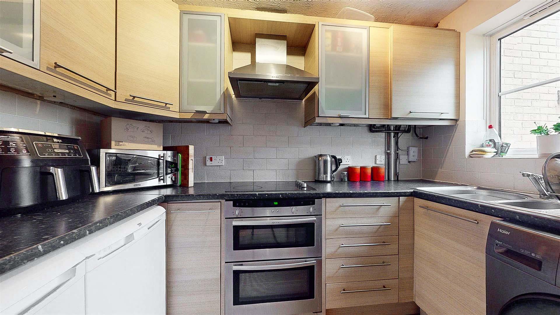 Coverack Place, Milton Keynes, MK4 - Image 2