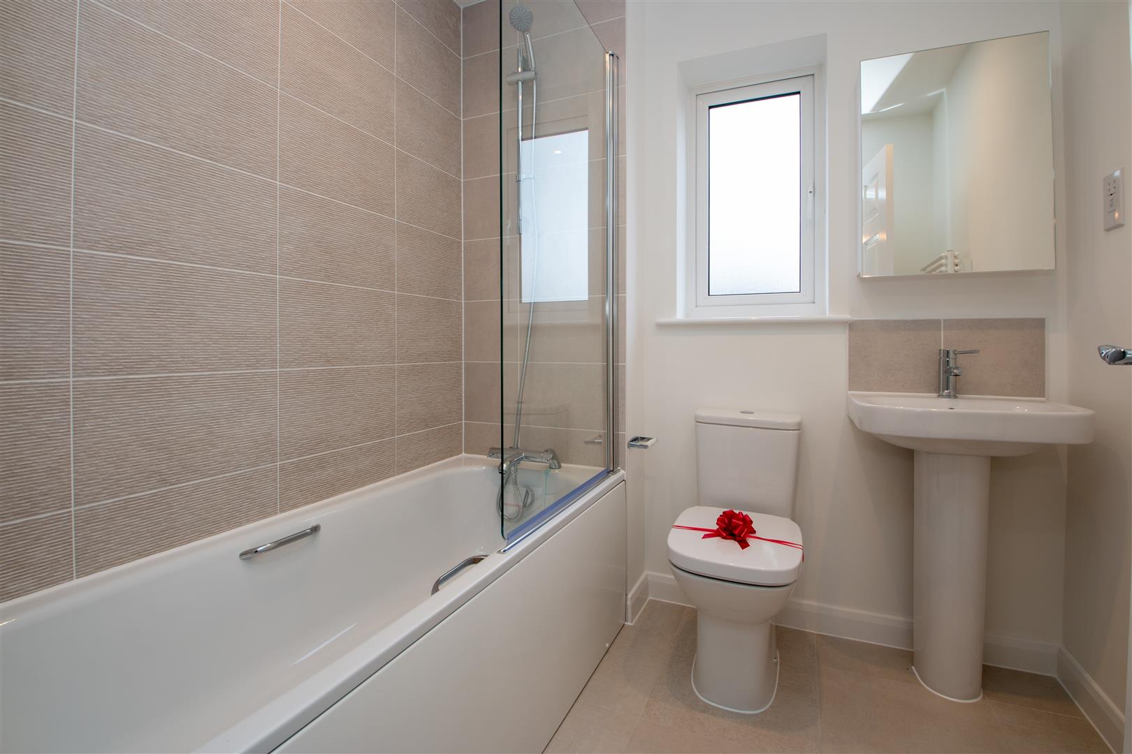 Parda Alpina Drive, Whitehouse, Milton Keynes, MK8 - Image 3