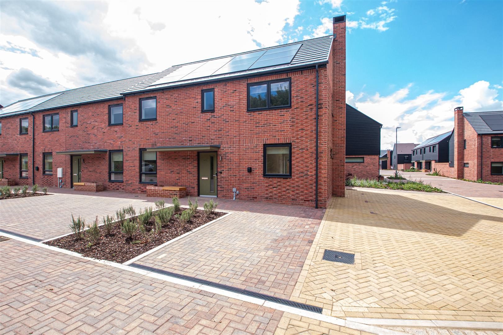 Eredine Crescent, Shenley Wood, Milton Keynes, MK5 - Image 2