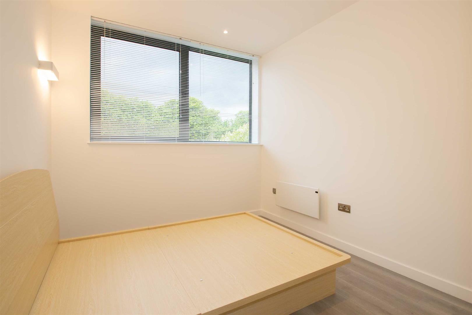 2 Foxhunter Drive, Linford Wood, Milton Keynes, MK14 - Image 8