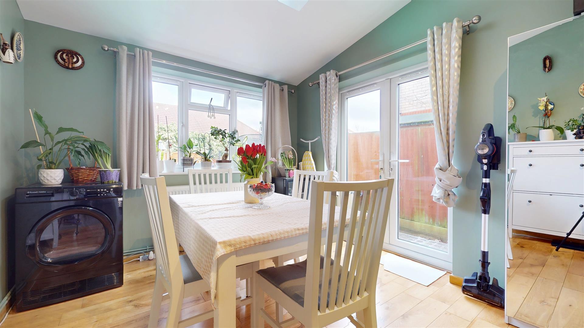 Pettingrew Close, Walnut Tree, Milton Keynes, MK7 - Image 2
