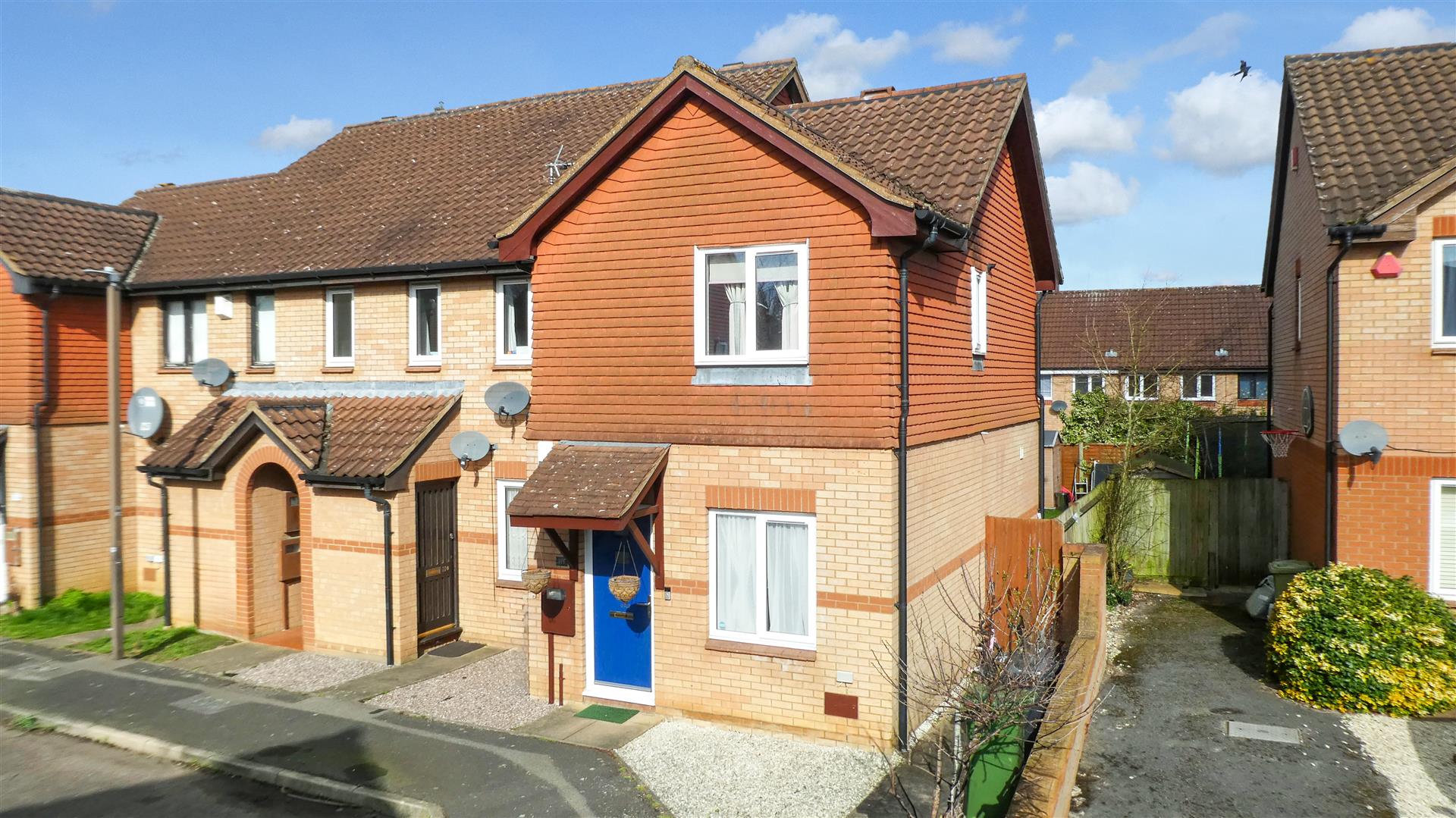 Pettingrew Close, Walnut Tree, Milton Keynes, MK7 - Image 4