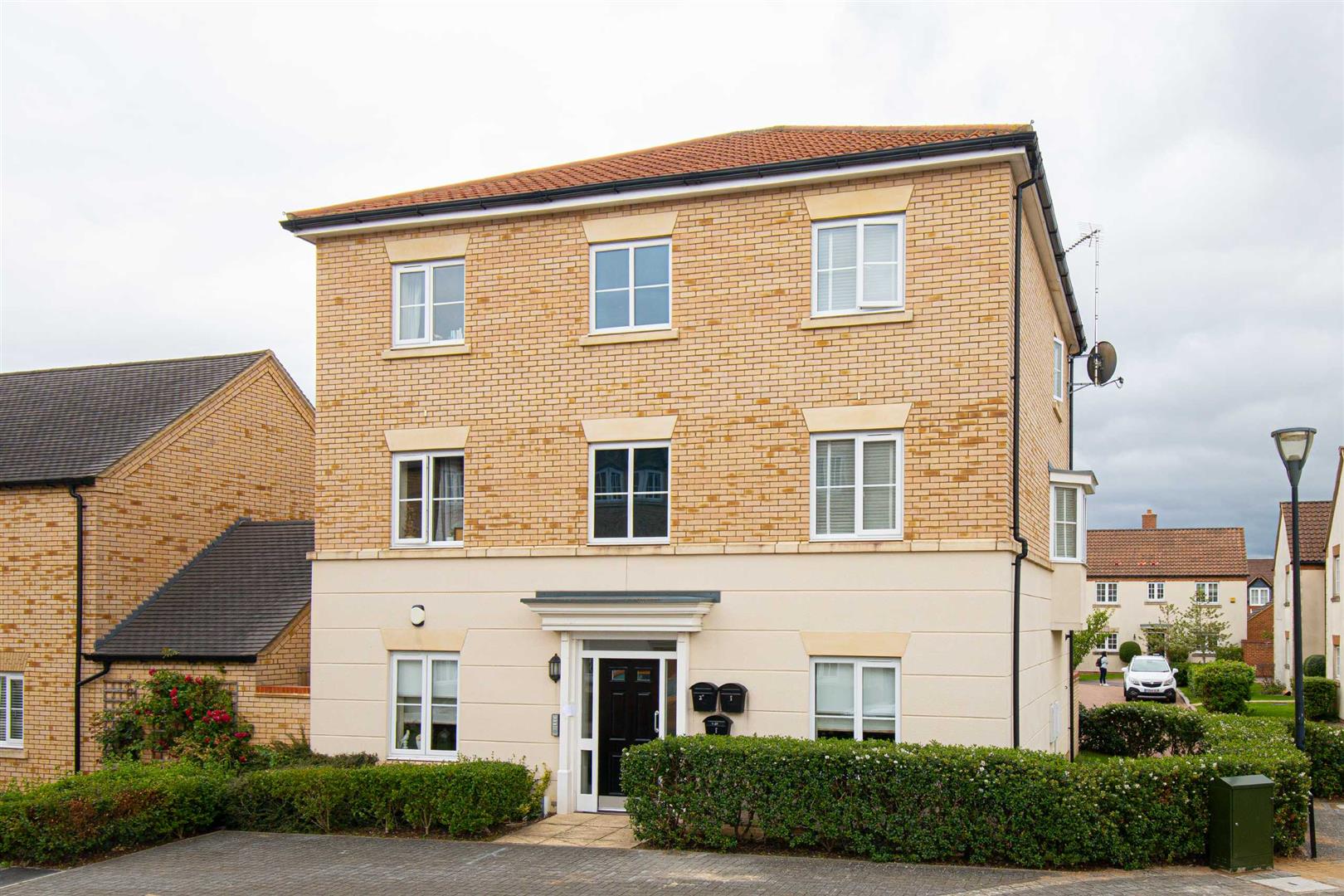 Harlow Crescent, Oxley Park, Milton Keynes, MK4