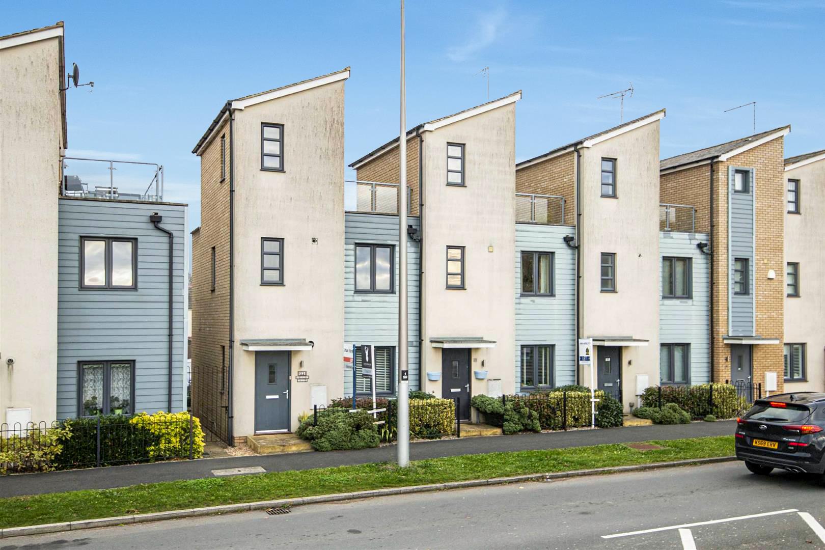 Selkirk Drive, Oakridge Park, Milton Keynes, MK14