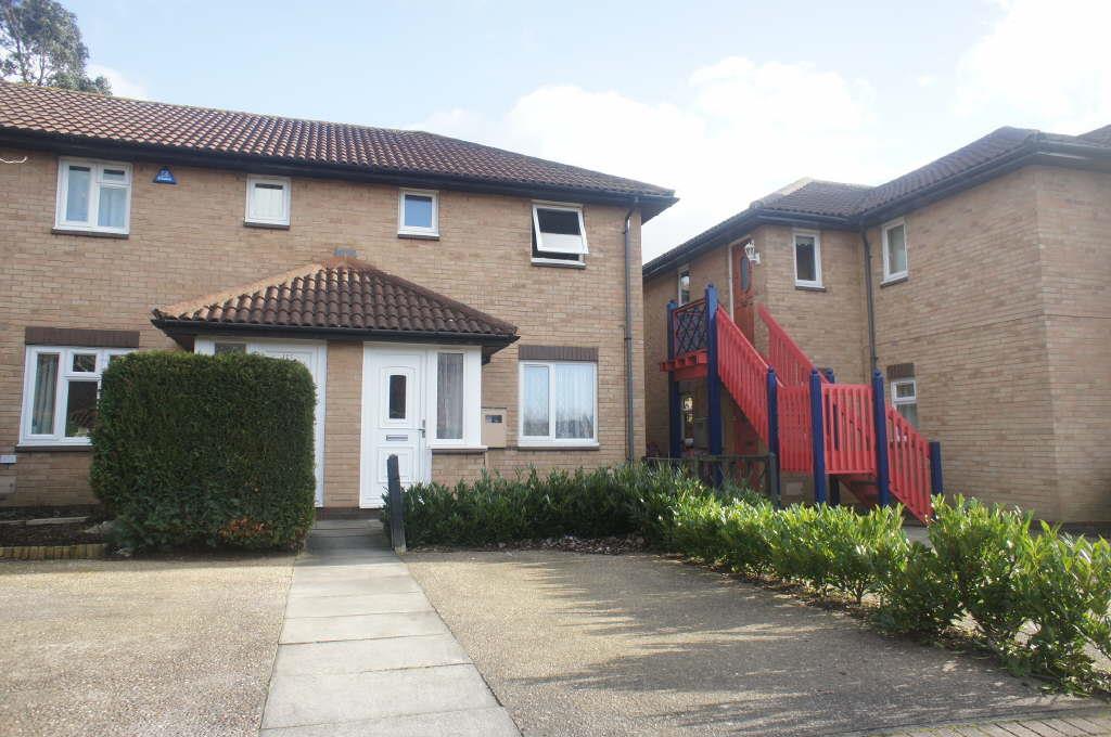 Pomander Crescent, Walnut Tree, Milton Keynes, MK7 - Image 2