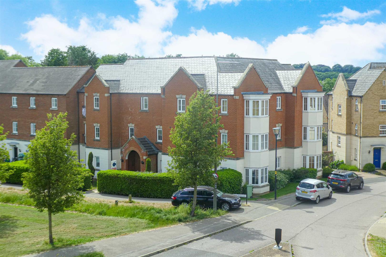 Harlow Crescent, Oxley Park, Milton Keynes, MK4