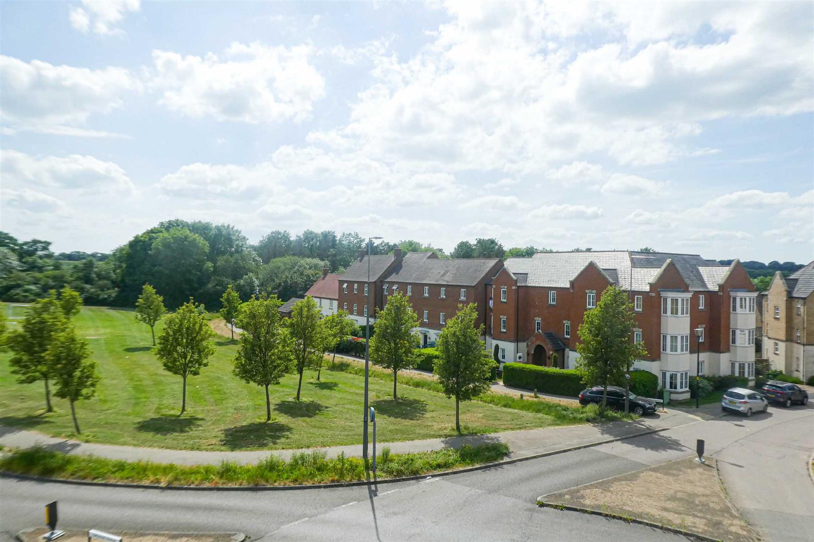 Harlow Crescent, Oxley Park, Milton Keynes, MK4 - Image 5