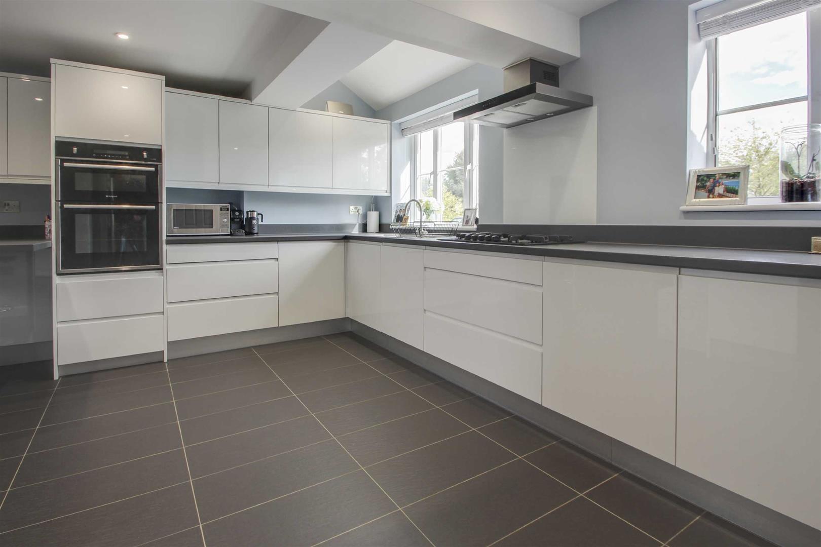 Lindisfarne Drive, Monkston, Milton Keynes, MK10 - Image 10