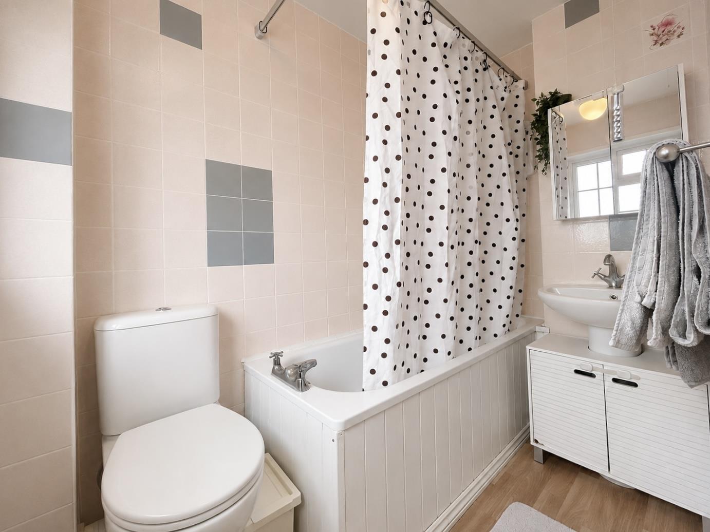 London Road, Loughton, Milton Keynes, MK5 - Image 9