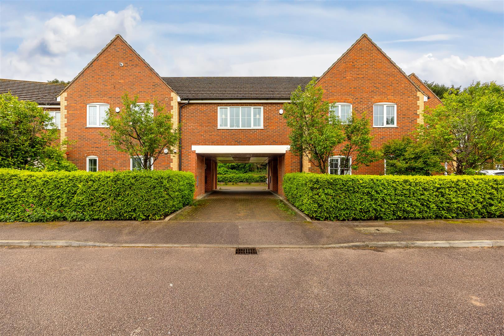 Walden Croft, Simpson, Milton Keynes, MK6 - Image 2