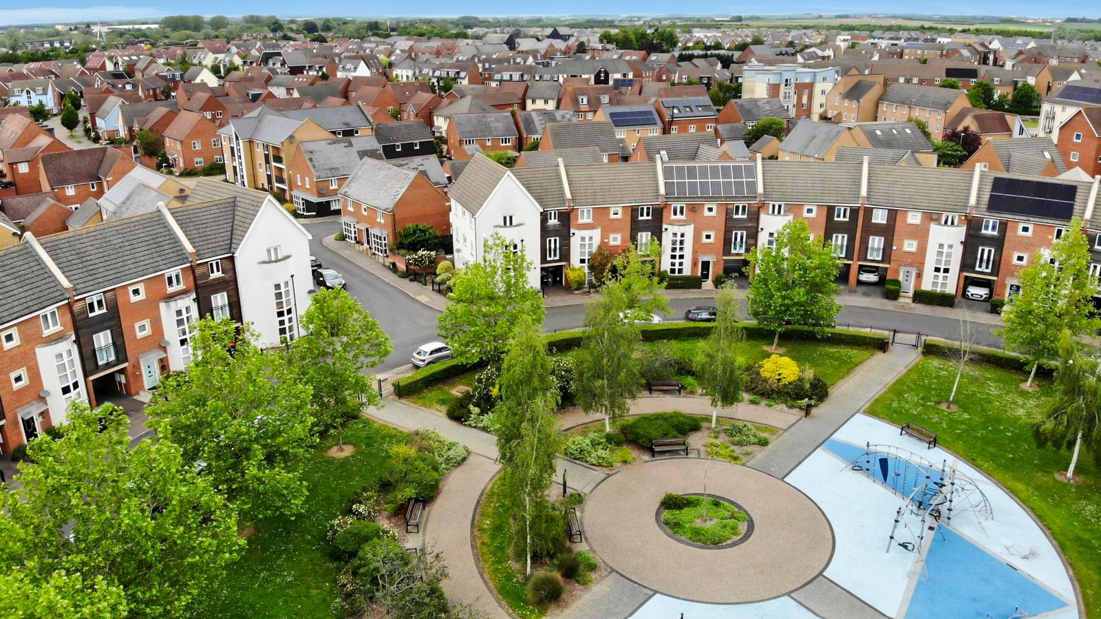 Gloucester Gate, Broughton, Milton Keynes, MK10 - Image 2