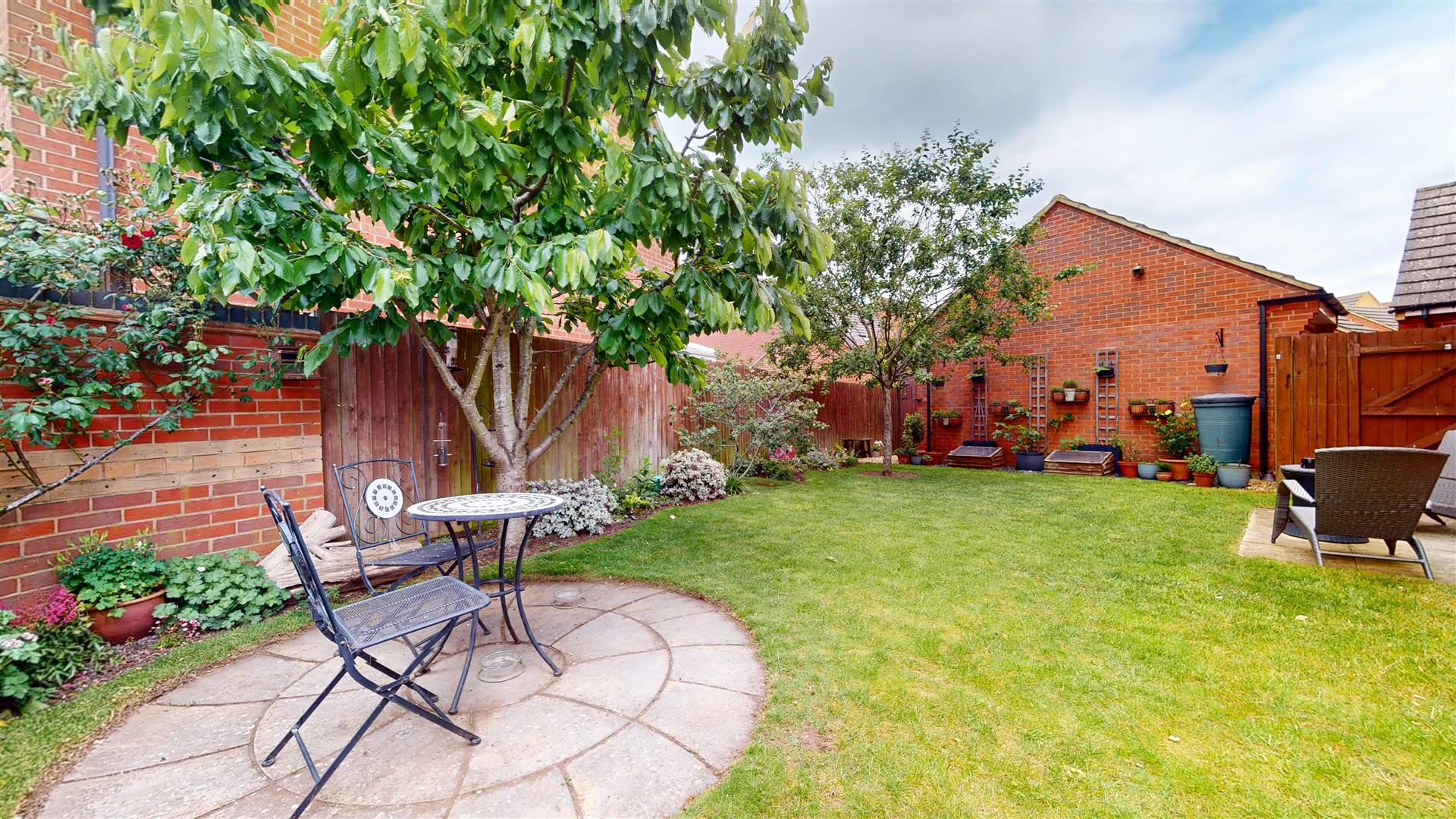 Gloucester Gate, Broughton, Milton Keynes, MK10 - Image 3